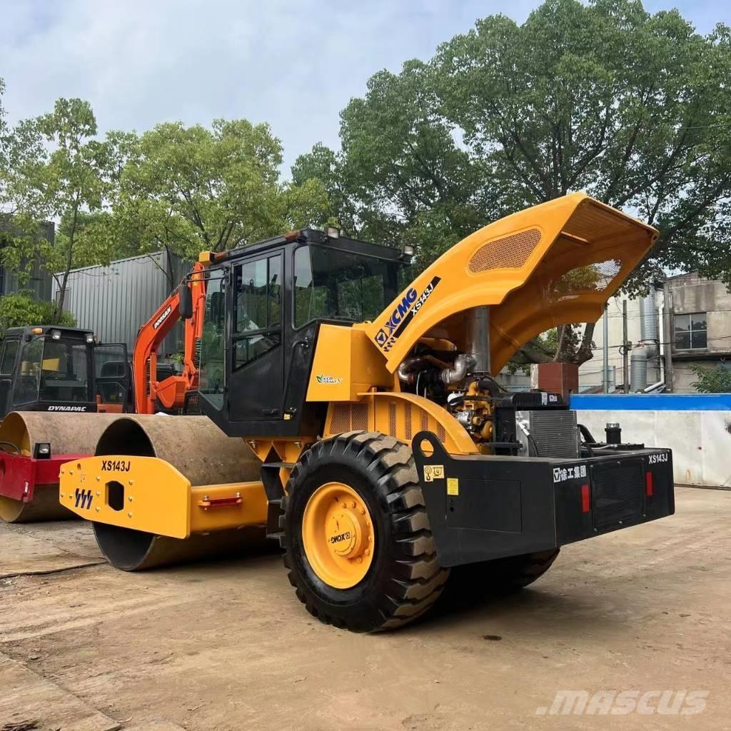 XCMG XS 143 J Single drum rollers