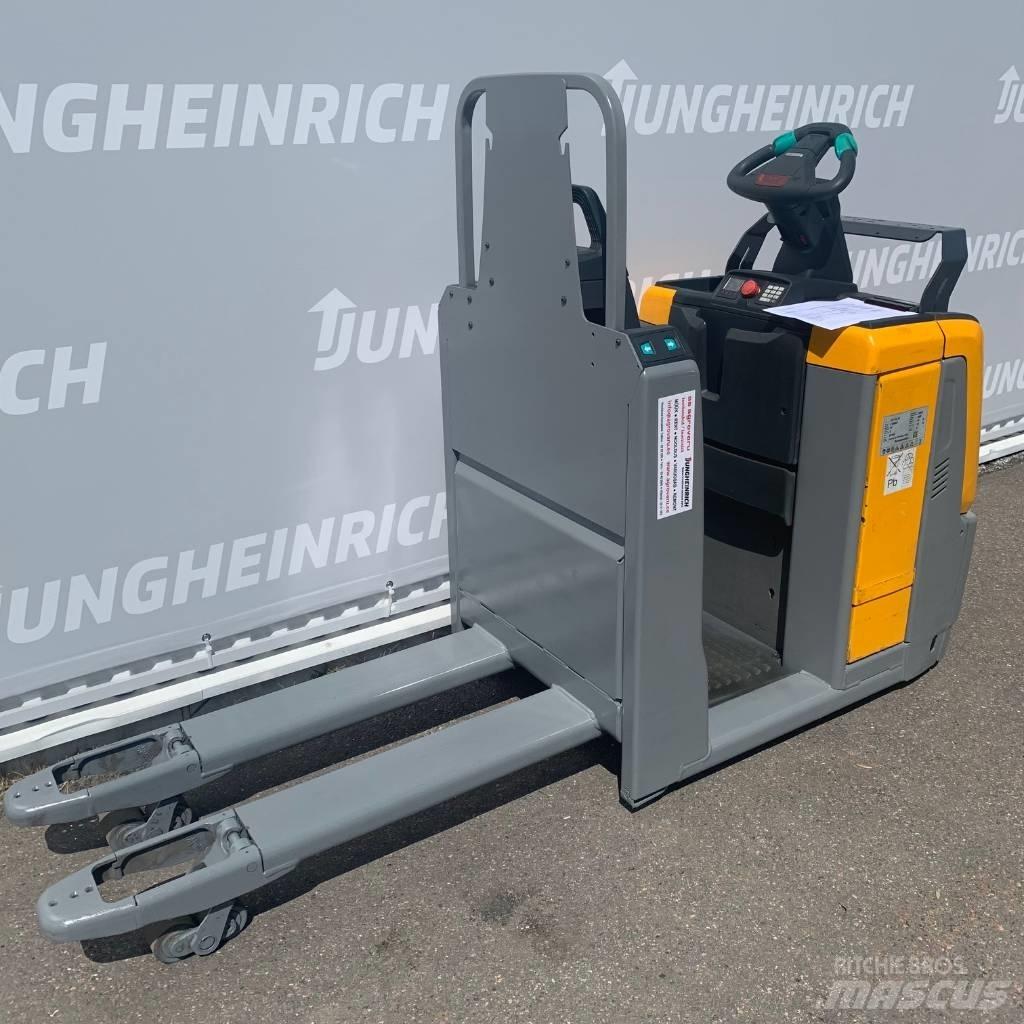 Jungheinrich ECE 220 Low lift order picker