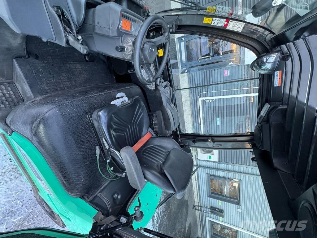 Mitsubishi FD25N3 Diesel trucks