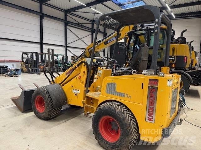 Knikmops km 250 Mini loaders