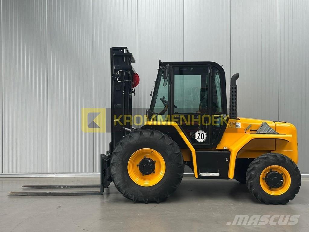 JCB 940 Rough terrain trucks