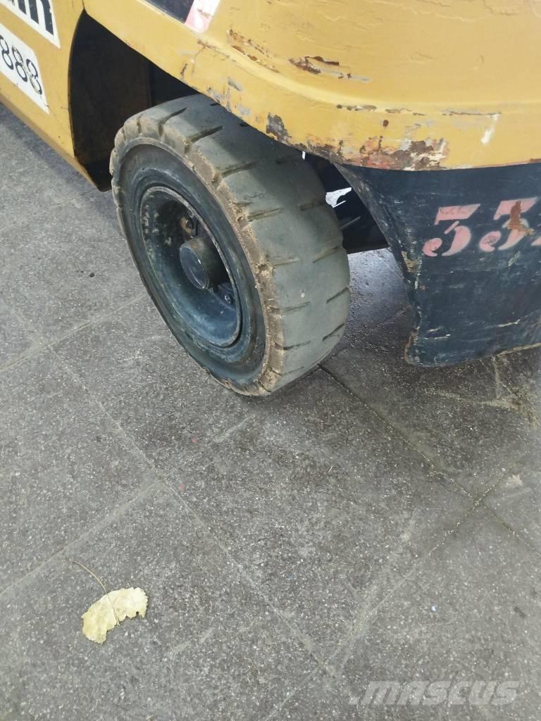 CAT DP 30 NT Diesel trucks
