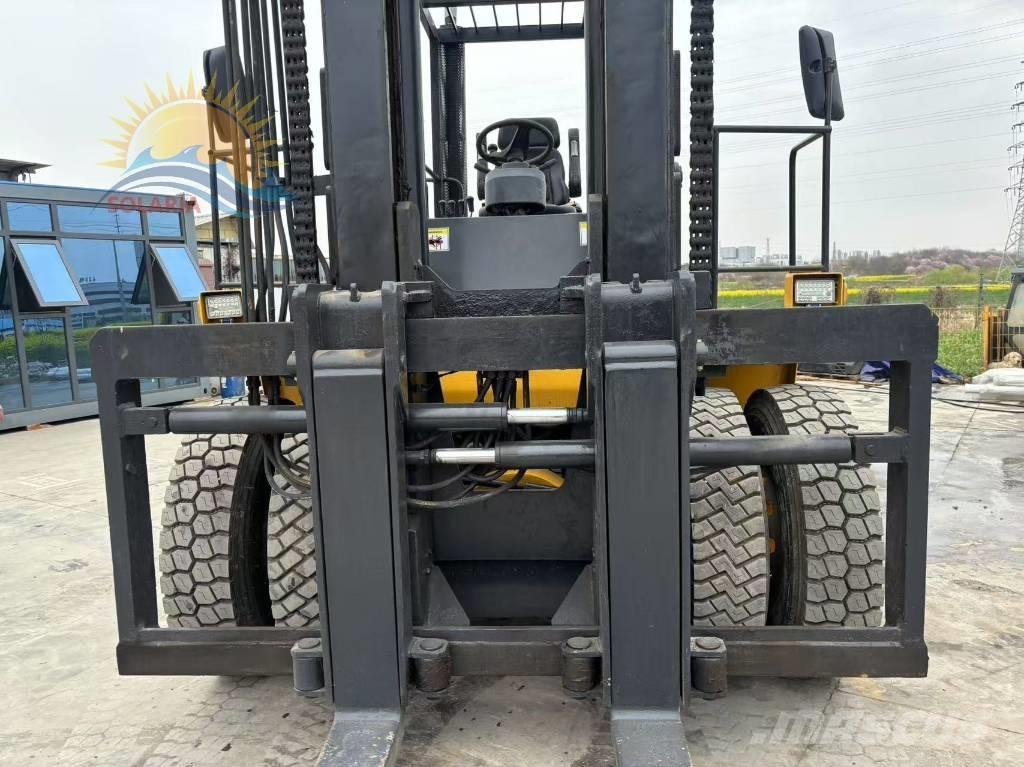 Komatsu FD 200 Diesel trucks