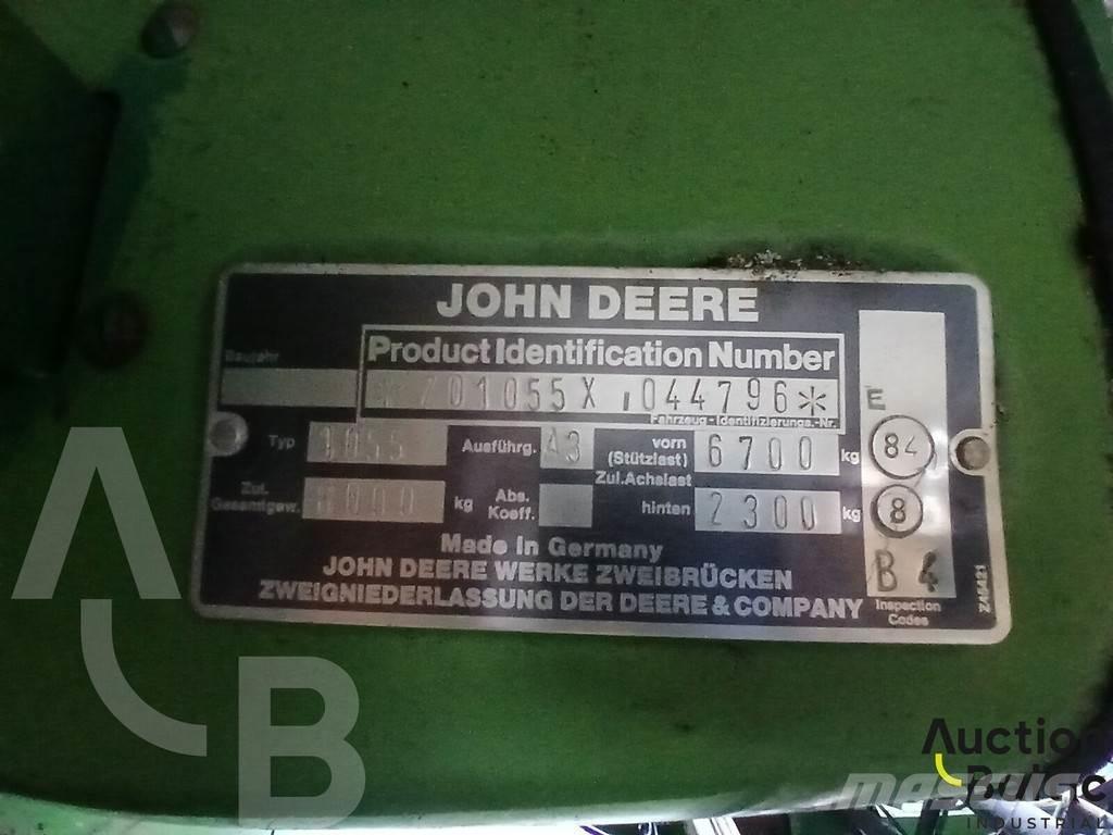 John Deere 1055 Combine harvesters