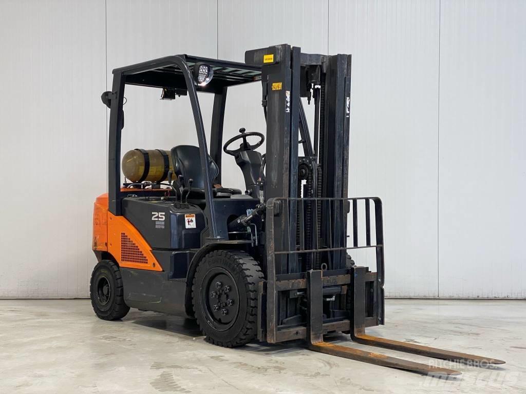 Doosan G25N-7 LPG trucks