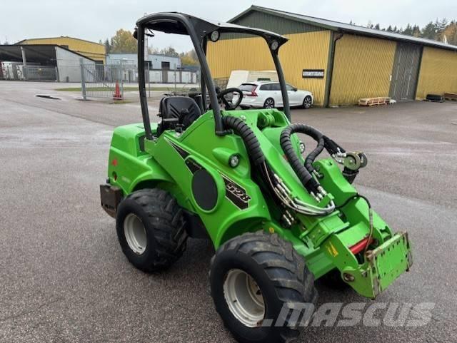 Avant 528 Tractors