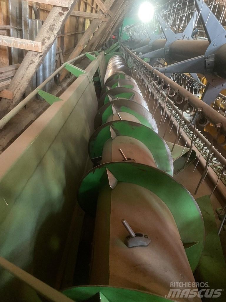 John Deere T670 Combine harvesters