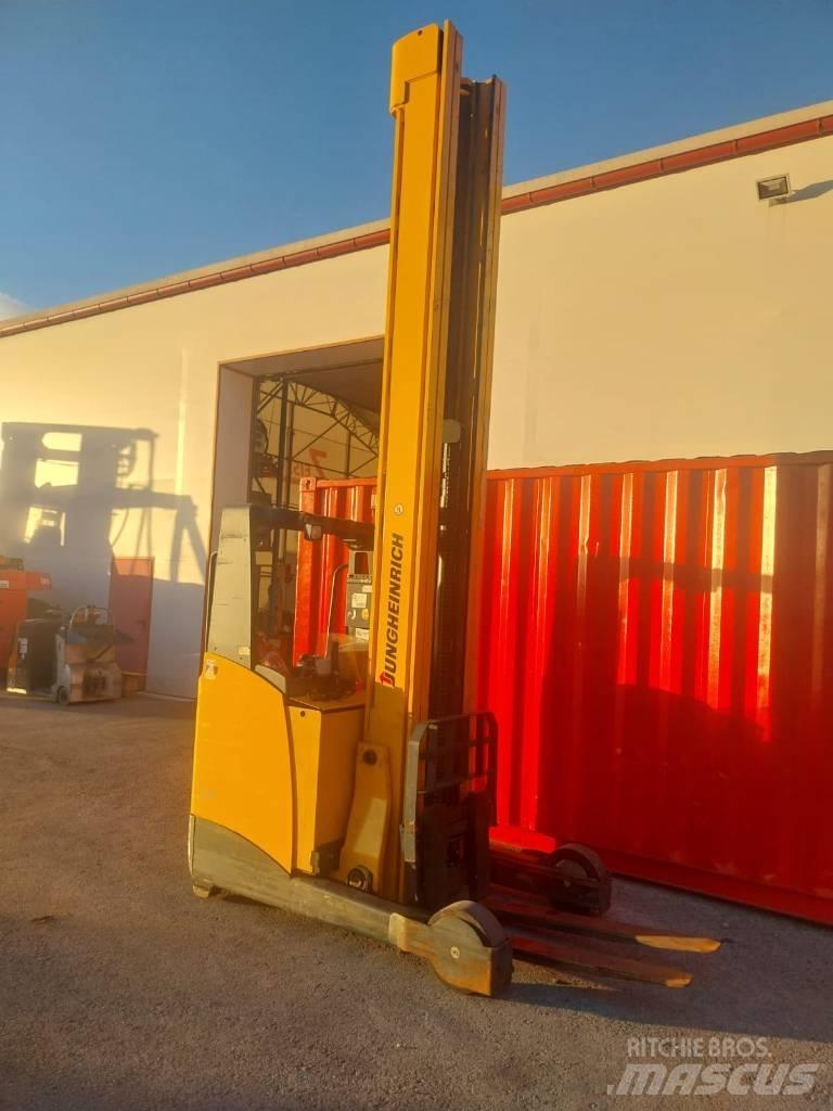 Jungheinrich ETV 325 Reach trucks