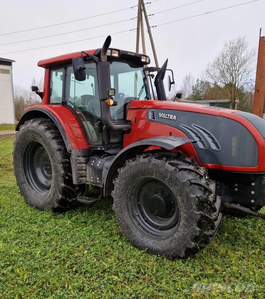 Valtra T 202 Versu Tractors