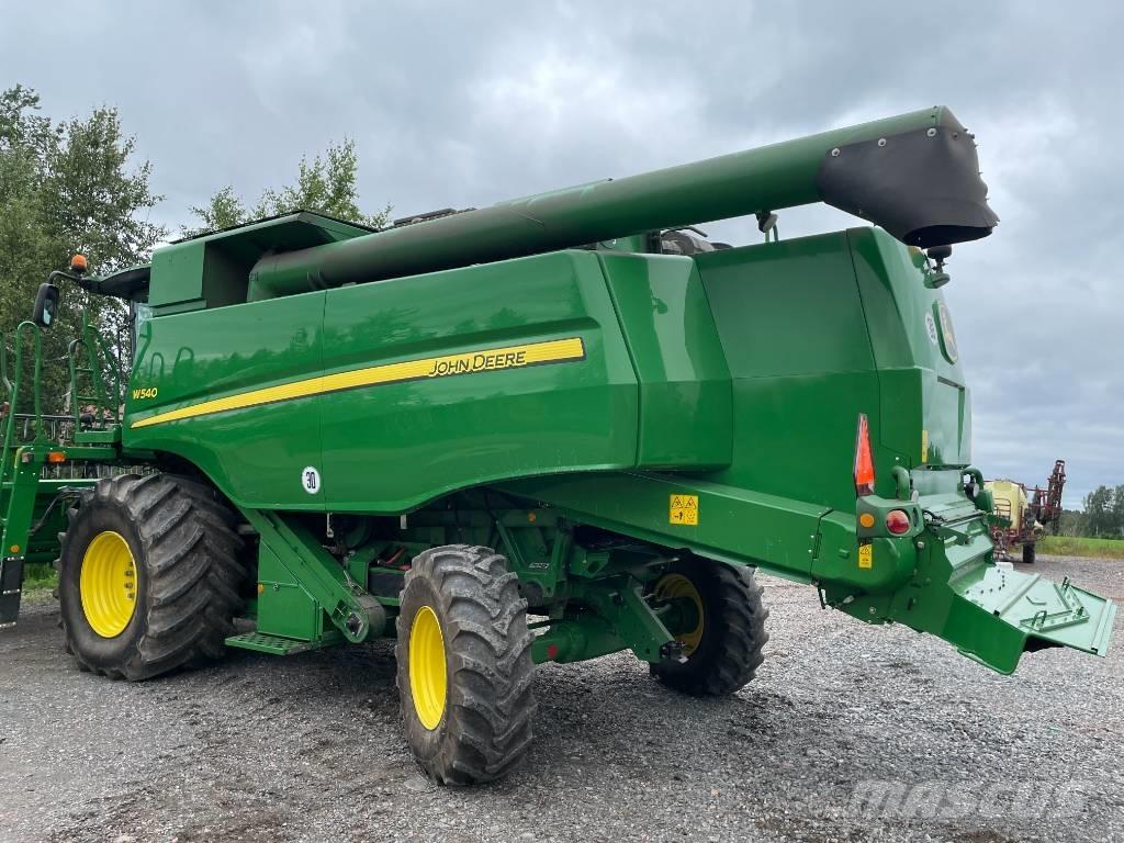 John Deere W540 Combine harvesters