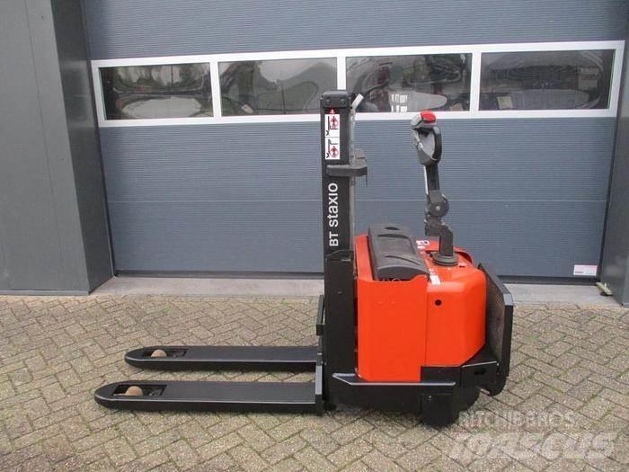 BT SWE 160D Pedestrian stacker