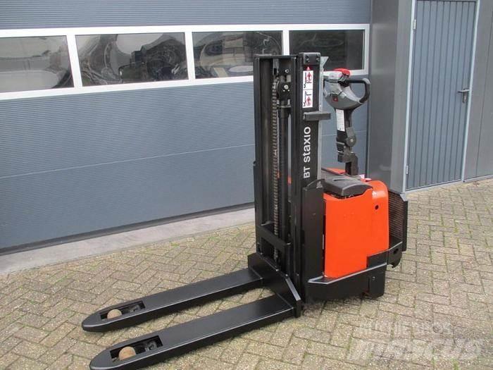 BT SWE 160D Pedestrian stacker