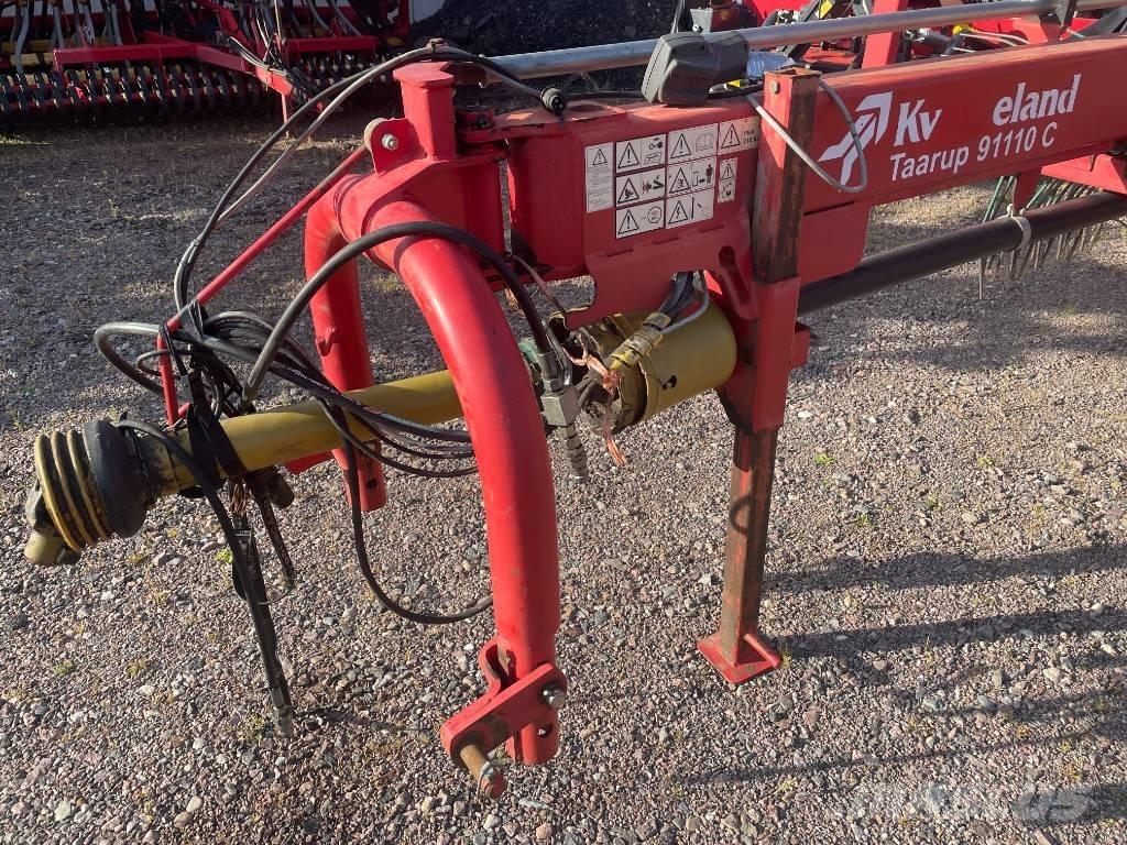 Kverneland 91110C Windrowers