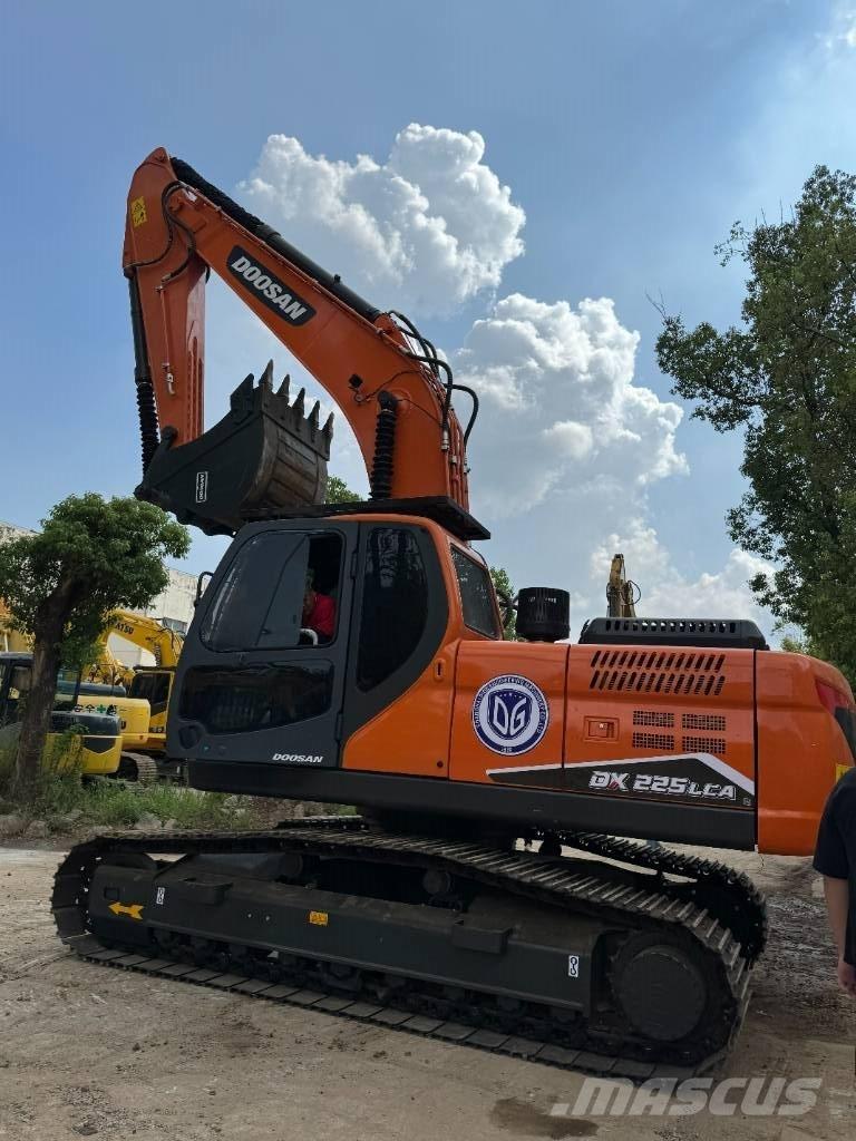 Doosan DX 225 LCA Midi excavators  7t - 12t