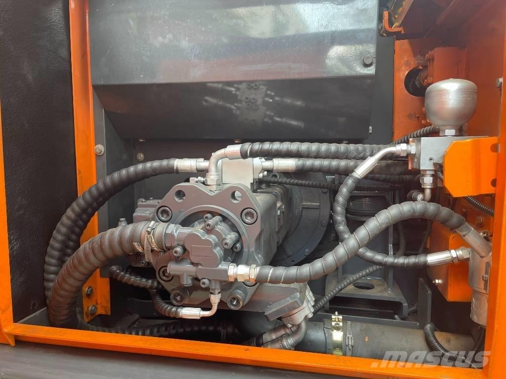 Doosan DX 225 LCA Midi excavators  7t - 12t