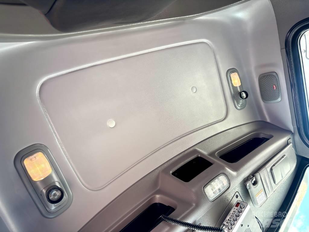 Peterbilt 389 Tractor Units