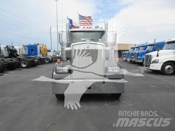 Kenworth W900 Tractor Units