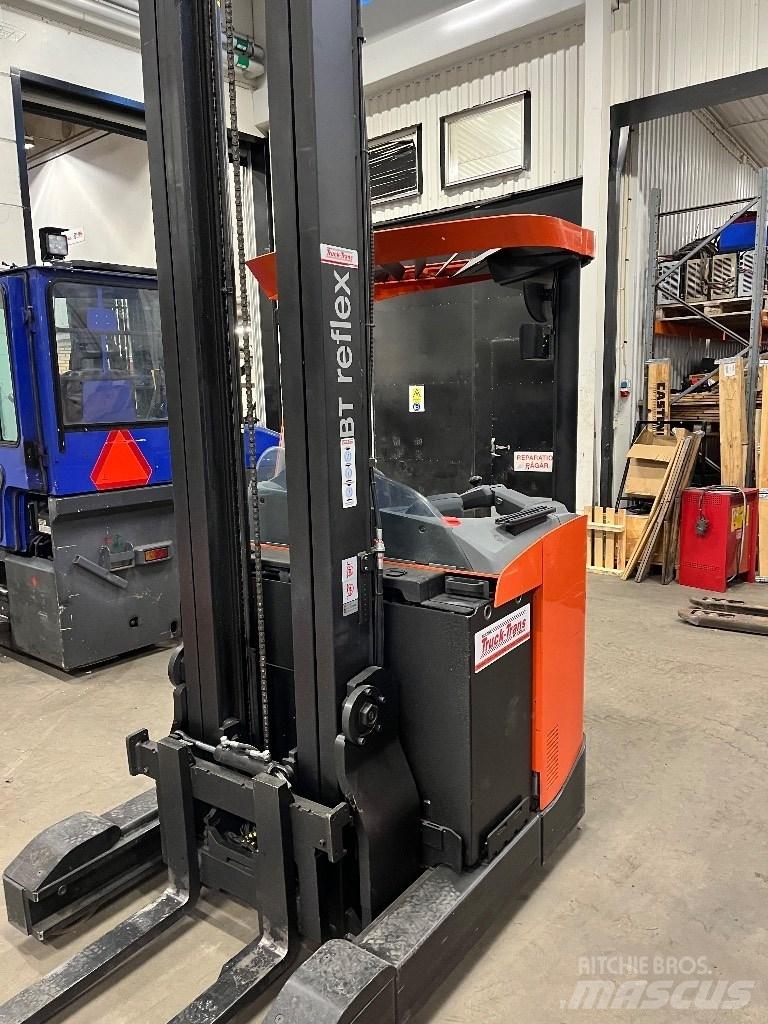 Toyota RRE160 Reach trucks