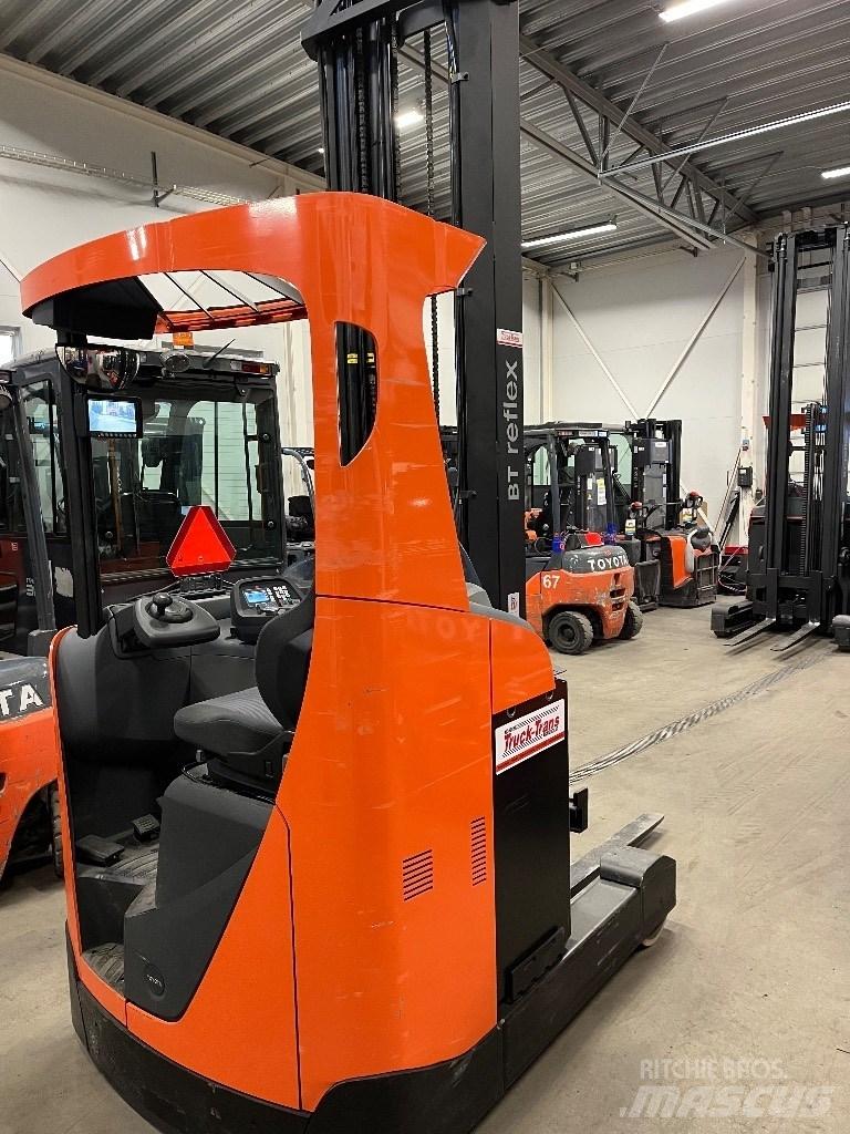 Toyota RRE160 Reach trucks