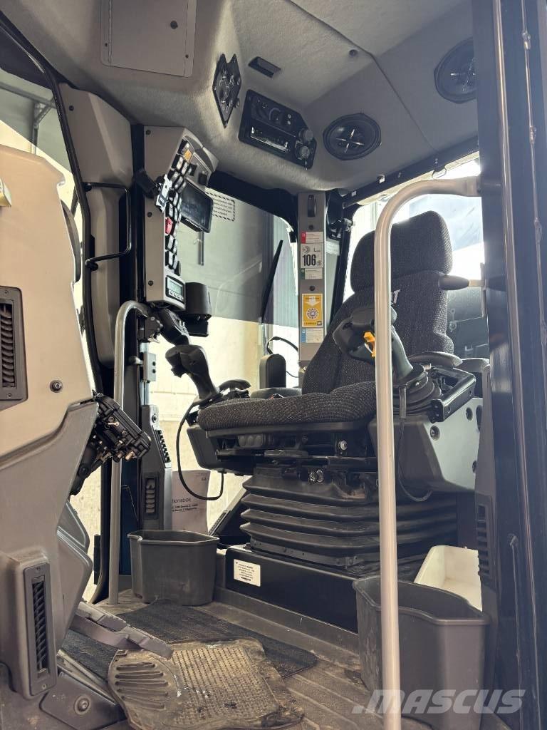 CAT 120 AWD Graders