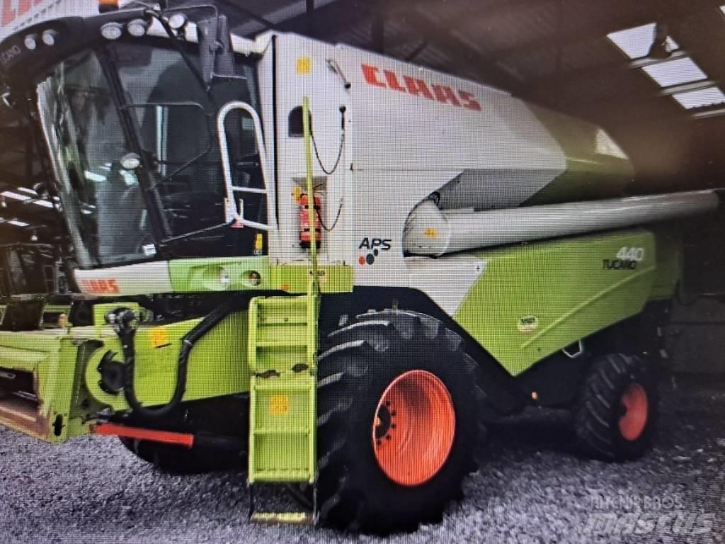 CLAAS Tucano 440 Combine harvesters