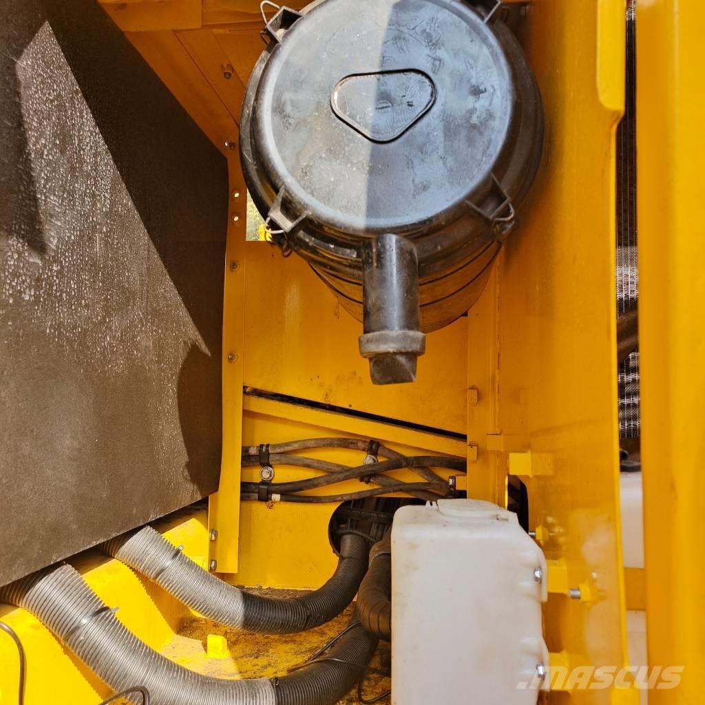 Komatsu PC 200-8 Crawler excavators