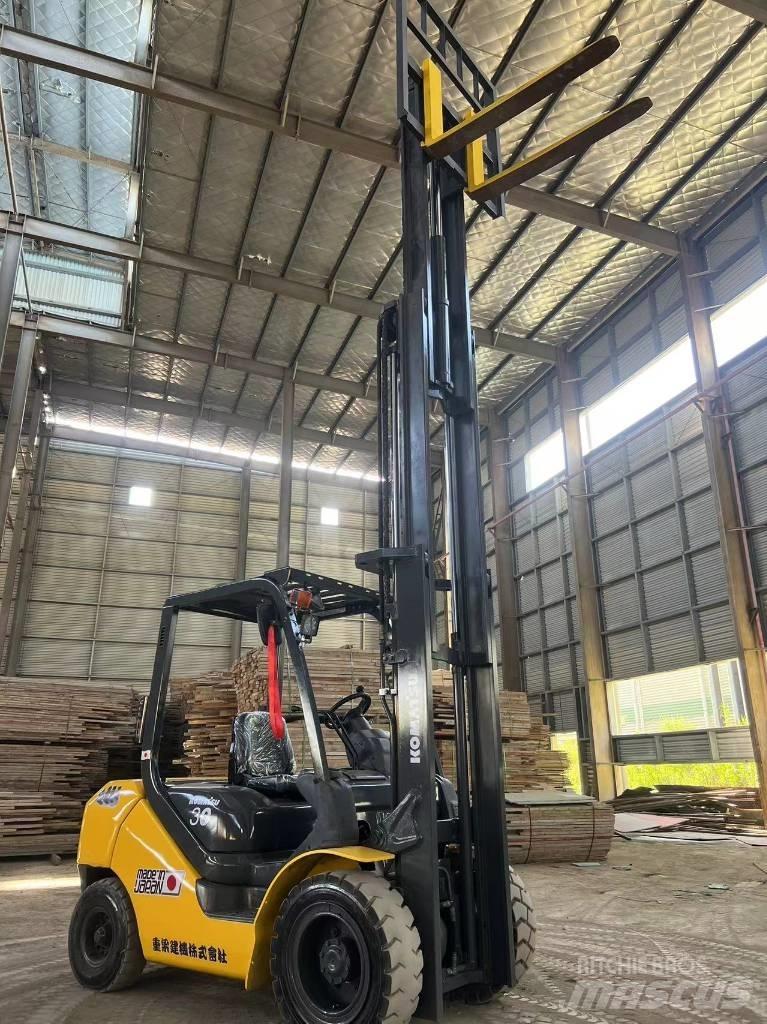Komatsu FD 30 T-17 Diesel trucks