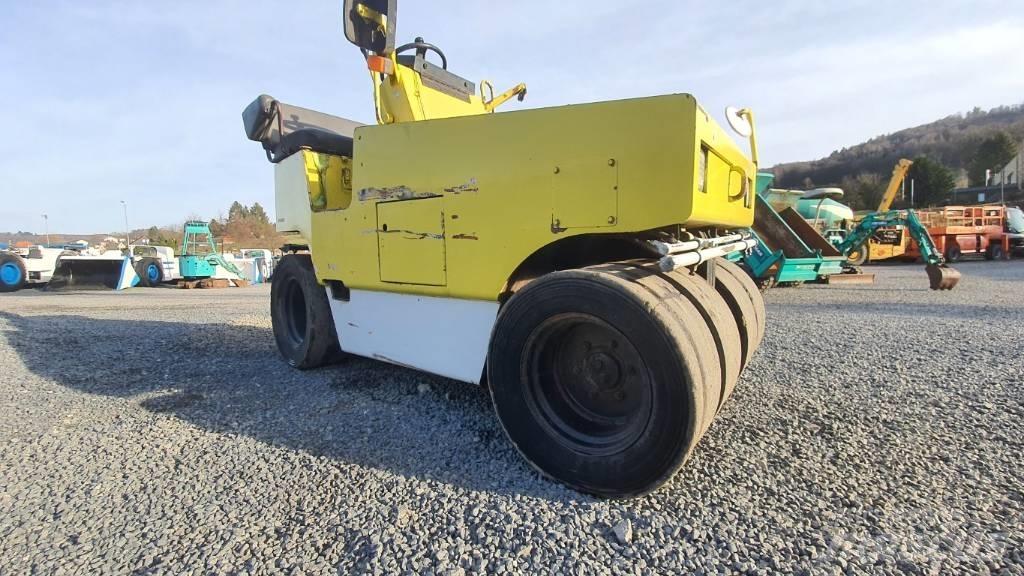 Sakai TS 160 Pneumatic tired rollers