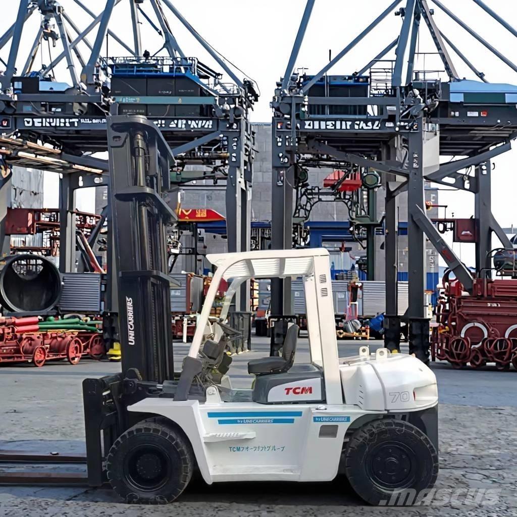 TCM FD 70 Z8 Box body trucks