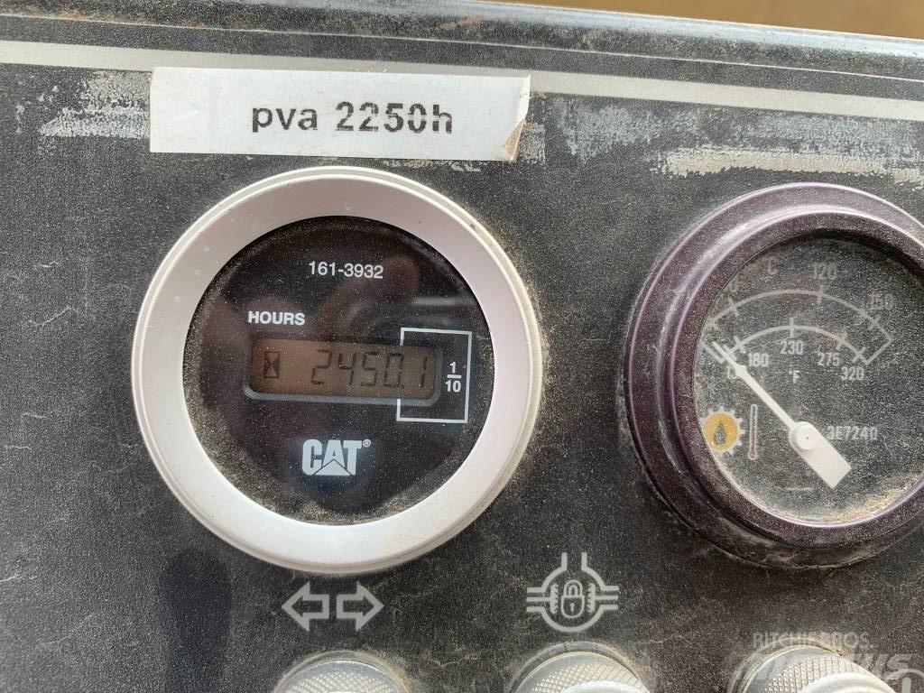 CAT PS 300 B Pneumatic tired rollers