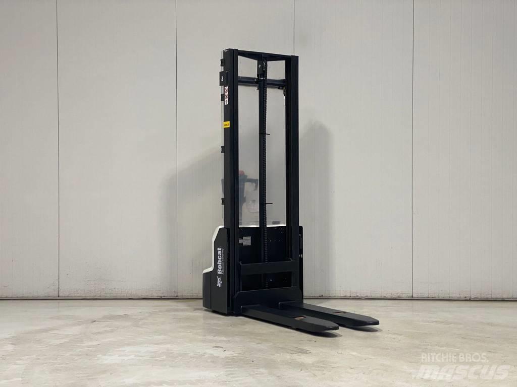 Bobcat LSM12N-7 Pedestrian stacker