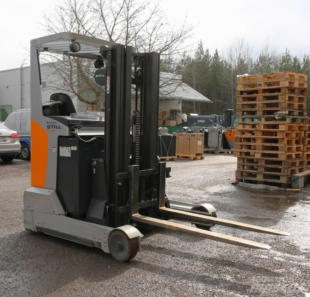 Still FMX17 Reach trucks
