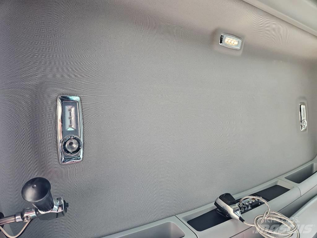 Kenworth W 990 Tractor Units