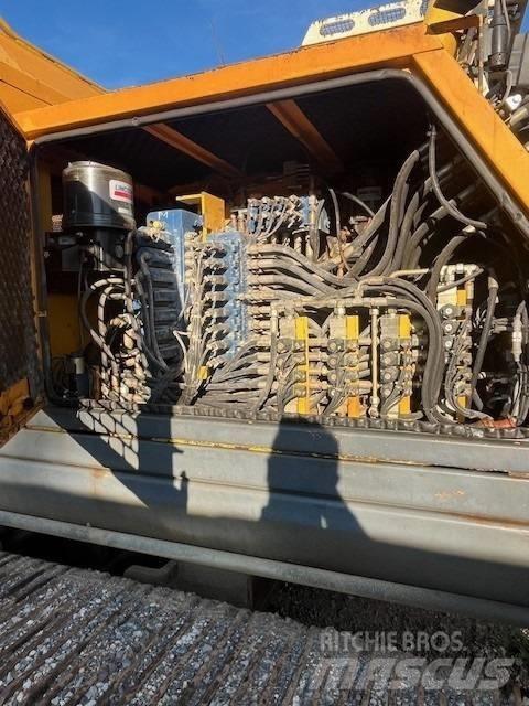 Bauer MBF10 Piling rigs