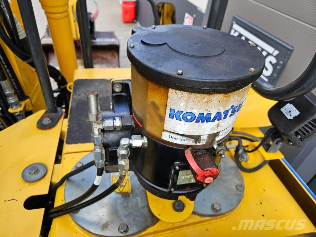 Komatsu PW 148-8 Wheeled excavators