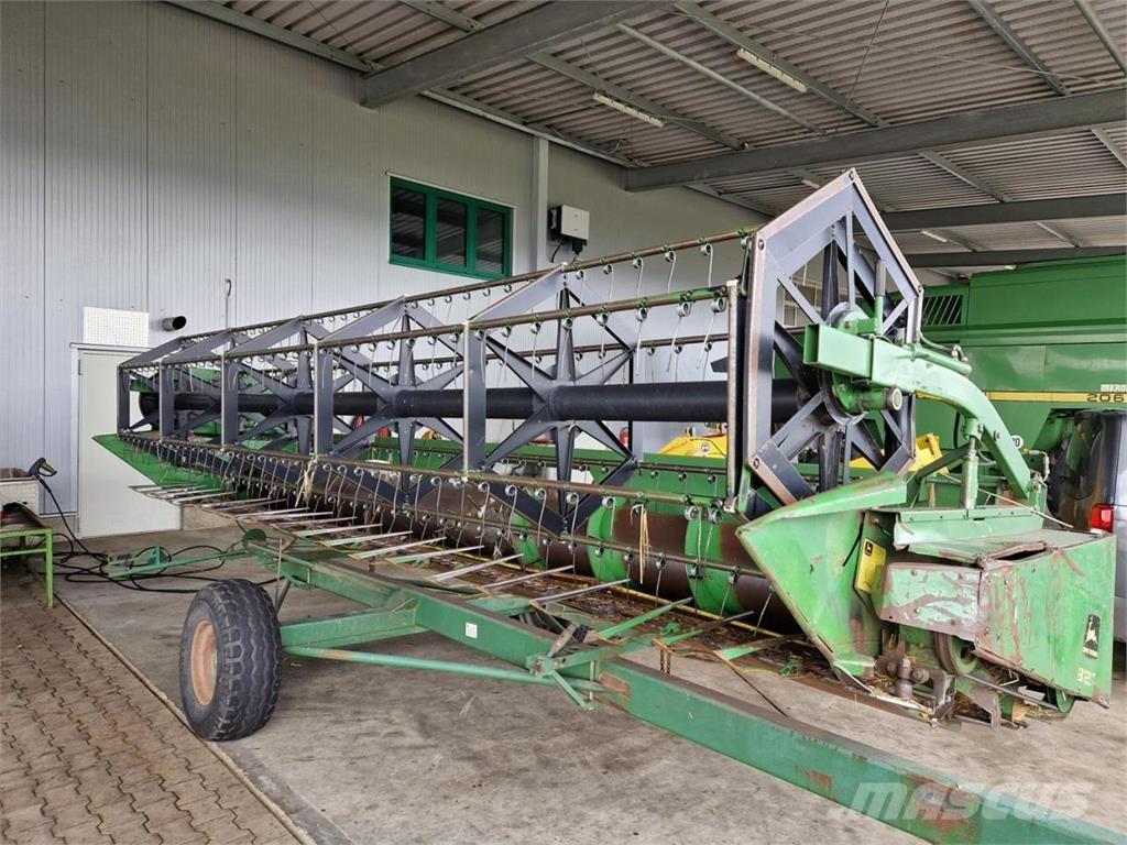 John Deere 2066 Combine harvesters