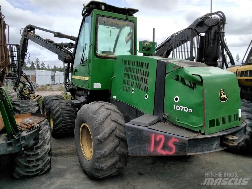John Deere 1070 D Harvesters