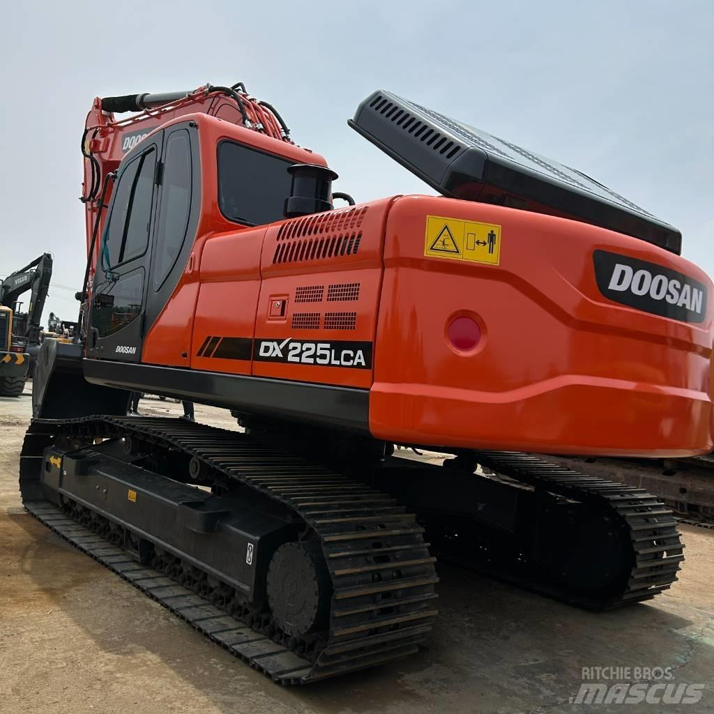 Doosan DX 225 LC Crawler excavators