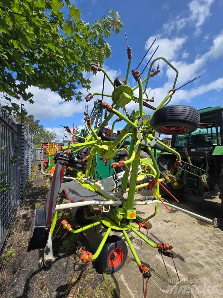 CLAAS Volto 800 Rakes and tedders