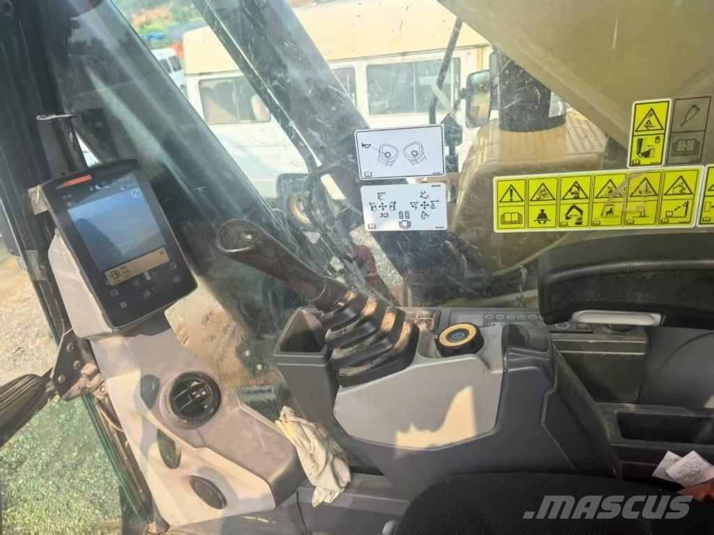 CAT 352 Crawler excavators