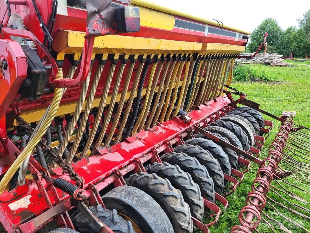 Väderstad Rapid400C Drills
