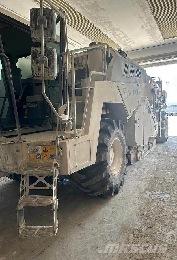 Wirtgen WR250i Asphalt recyclers