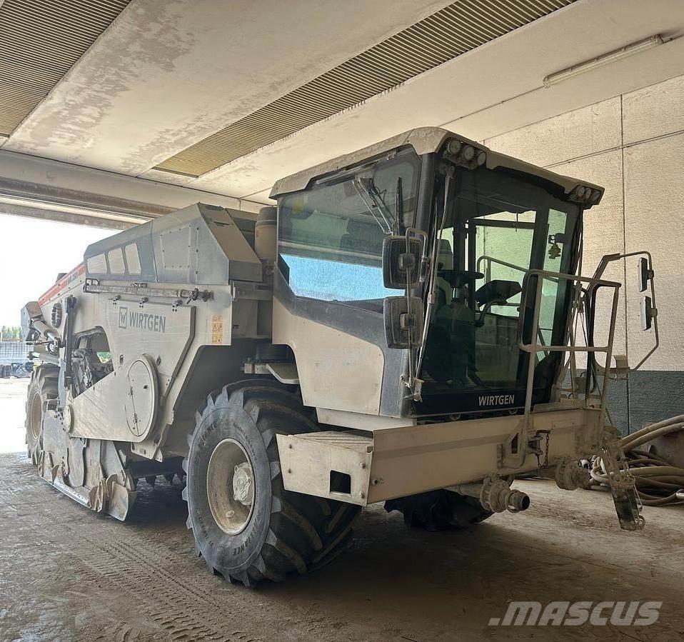 Wirtgen WR250i Asphalt recyclers