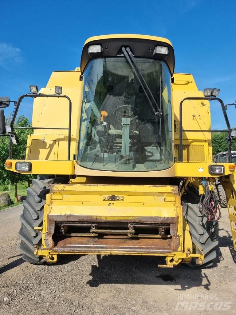 New Holland TX 68 Combine harvesters
