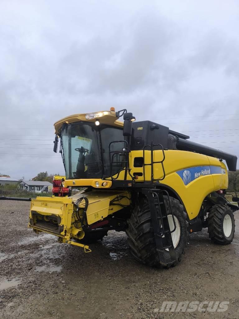 New Holland CX 8060 Combine harvesters