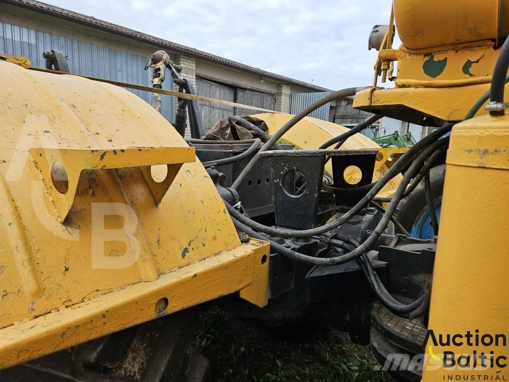  Kirovec K-701 Tractors