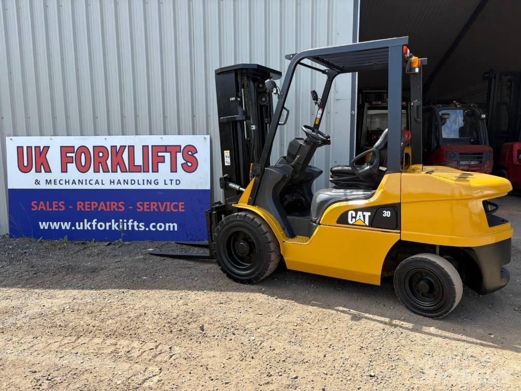 CAT DP30NT Diesel trucks