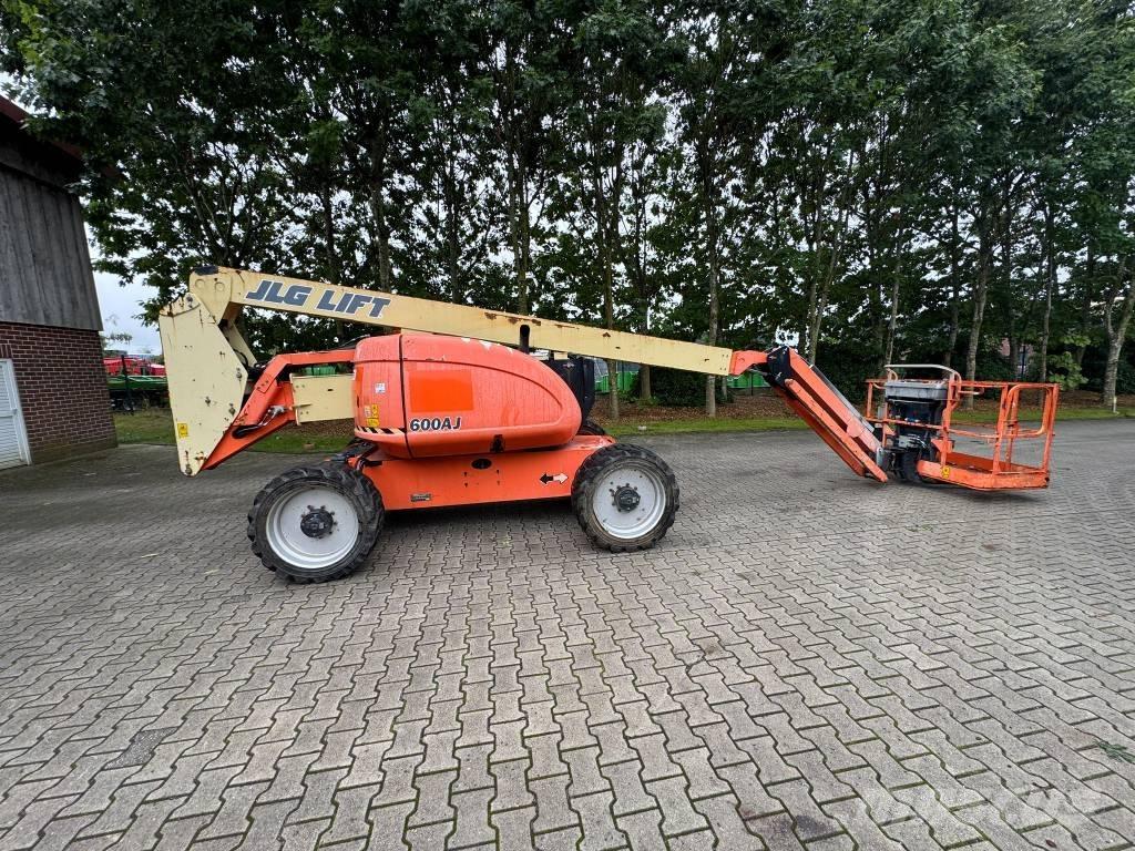 JLG 600 AJ Articulated boom lifts