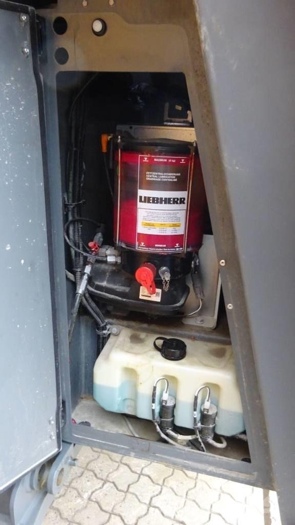 Liebherr L566 xPower Wheel loaders