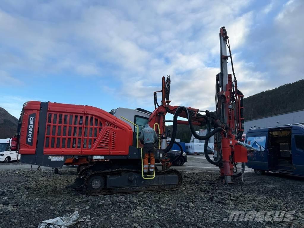 Sandvik DX 800I Surface drill rigs